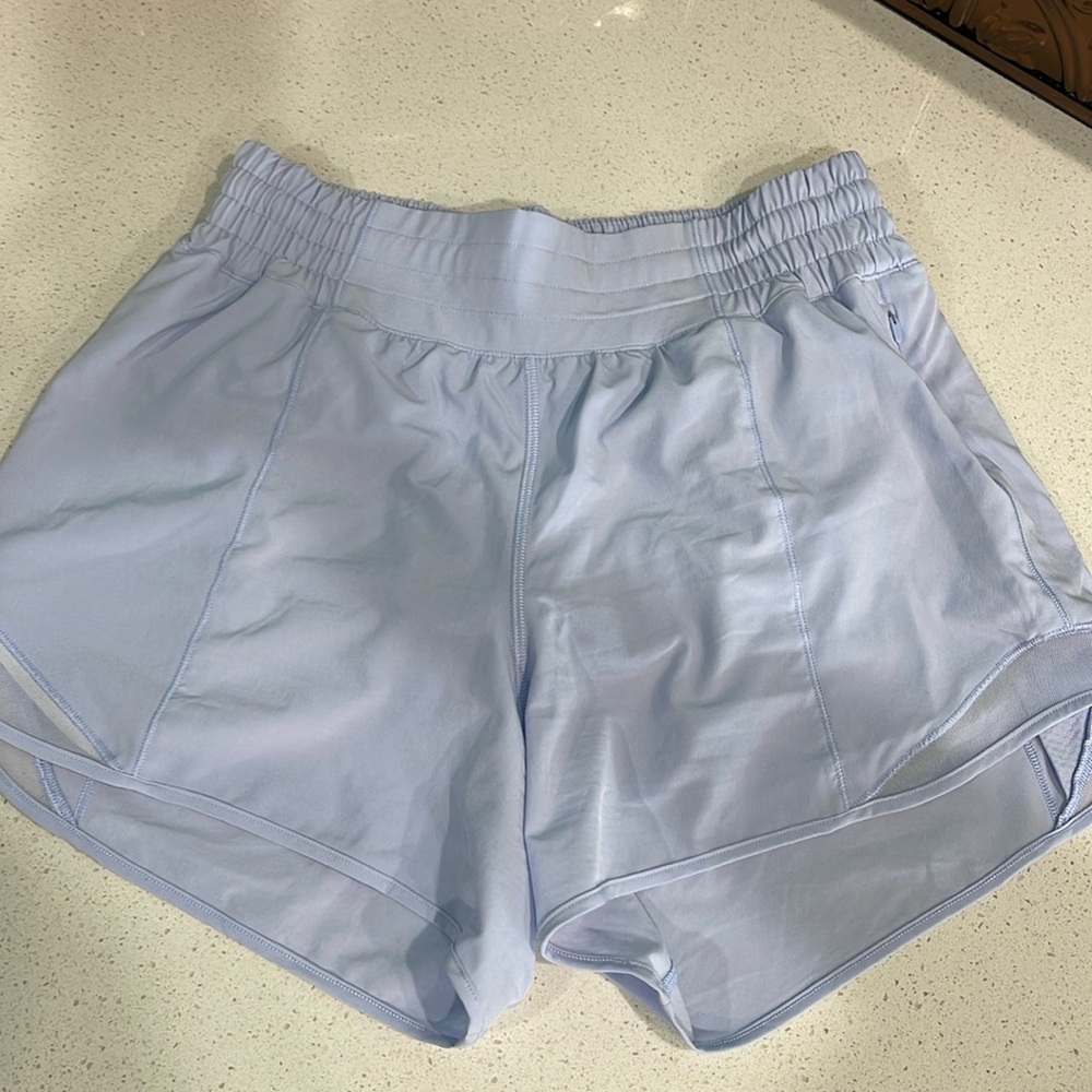 Lululemon Hotty shorts. Women sz 6. Light purple